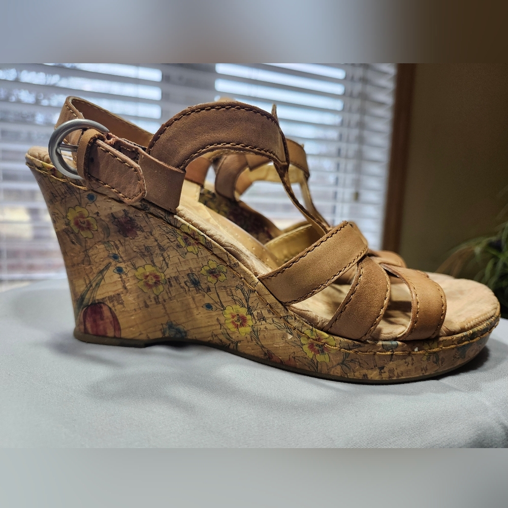 B.O.C. Tan Leather Floral Cork Wedge Strappy Sandals Size 9